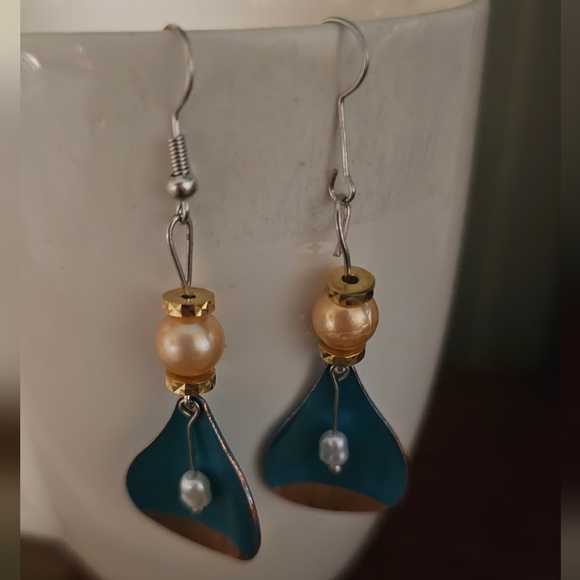 Jewelry - Elegant Teal and Gold Earrings